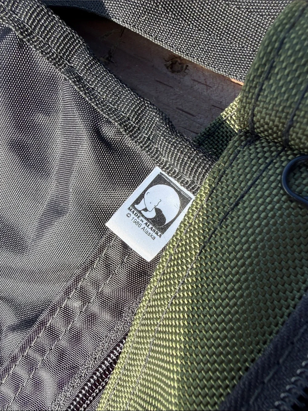 NOMAR Messenger Bag in Olive Green and Black - Crossbody Organizer